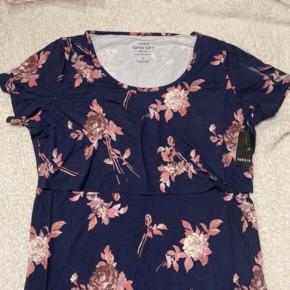 NWT- Torrid - 1, 2 or 3. Maternity Nursing Tee - Picture 3 of 7